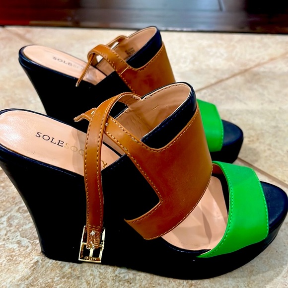 Sole Society navy and green wedge. Size 5 - Picture 4 of 5